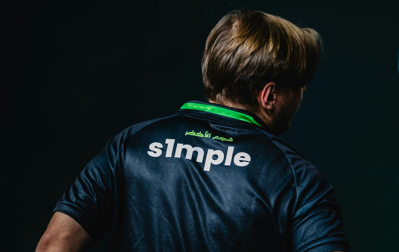 LGD Gaming 官方公告：第二队中单 xqw 通过了试训，正式晋升为 LGD Gaming 。